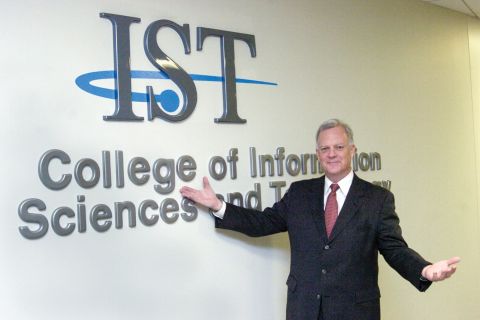 Photo of Lindsay Langley