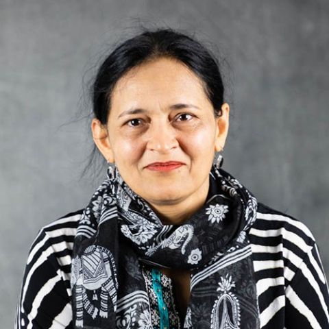 Headshot of Farzana Naurin