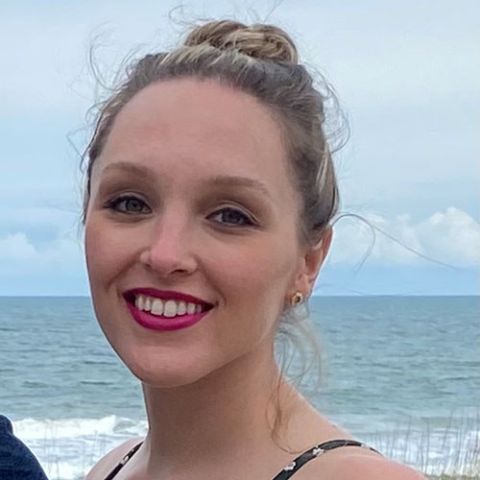 Headshot of Elizabeth Stouffer