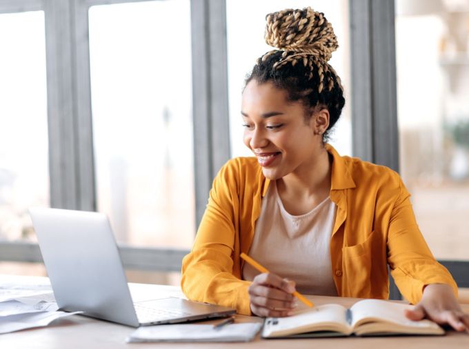 student learning online