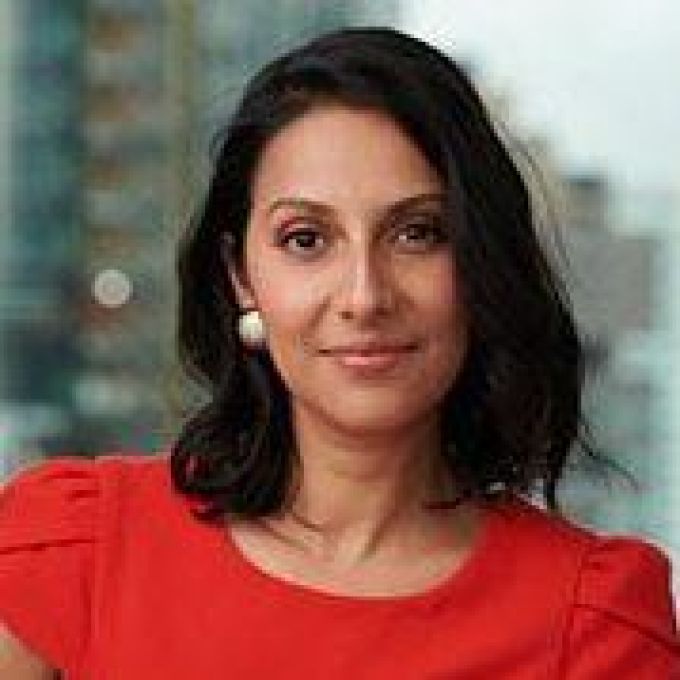 headshot of Diana Long